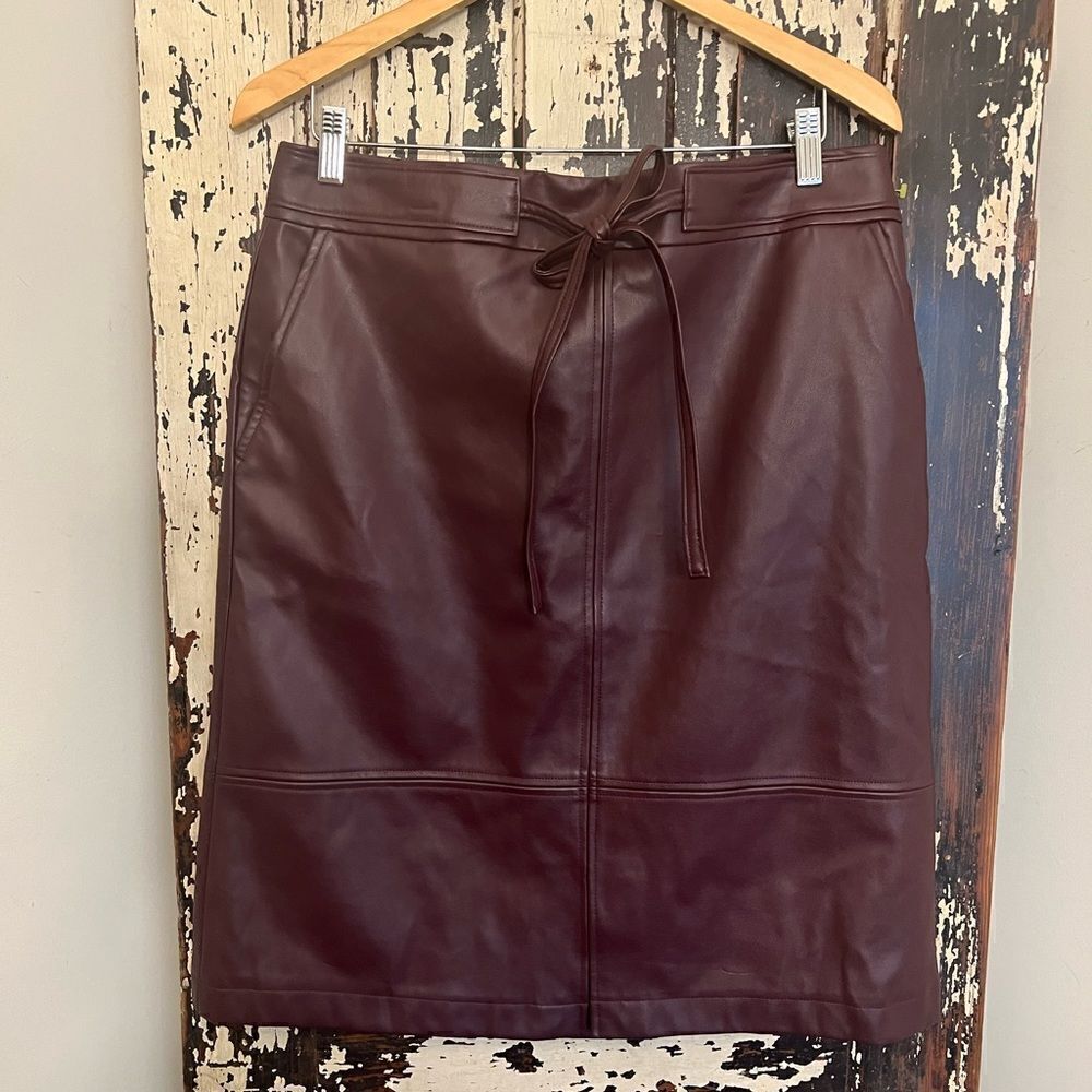 Women’s Vegan Leather Liz Claiborne oxblood bow tie wine color tie skirt.